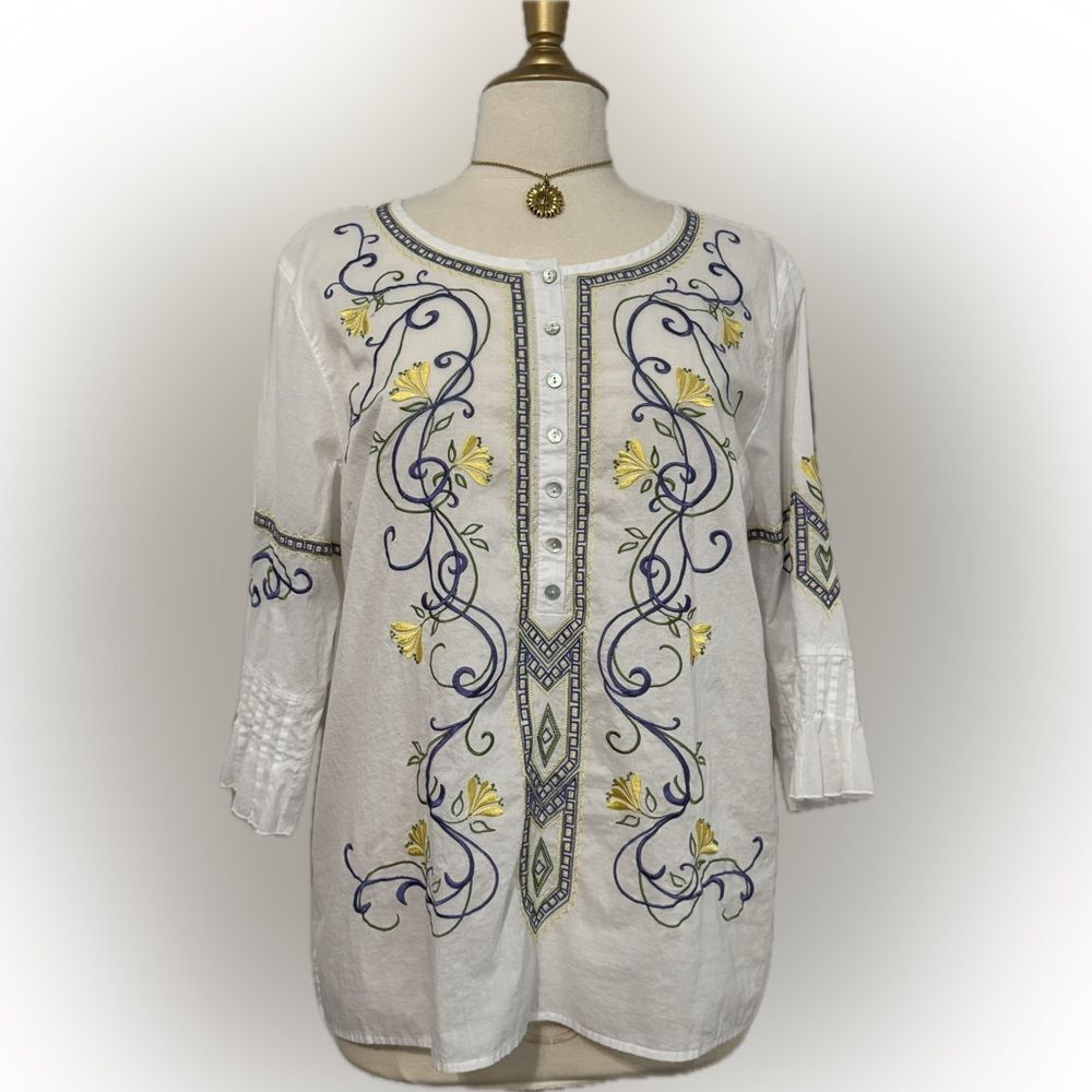 Beautiful Multiples intricately-detailed floral top!